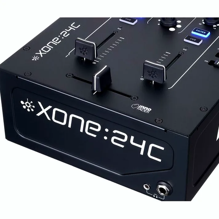 Détail vue 6 — Allen & Heath Xone 24C Case Bundle