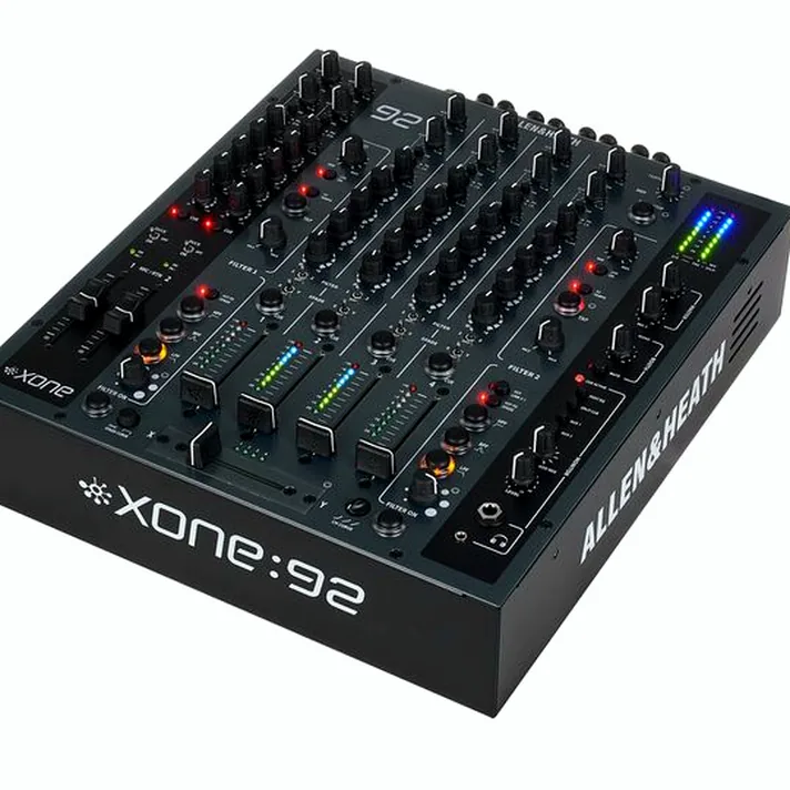 Détail vue 1 — Allen & Heath Xone:92 MK2 Case Bundle