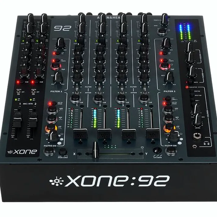 Détail vue 2 — Allen & Heath Xone:92 MK2 Case Bundle